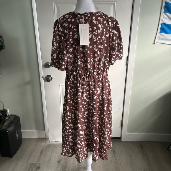 BloomChic Dress - Picture 2 of 3